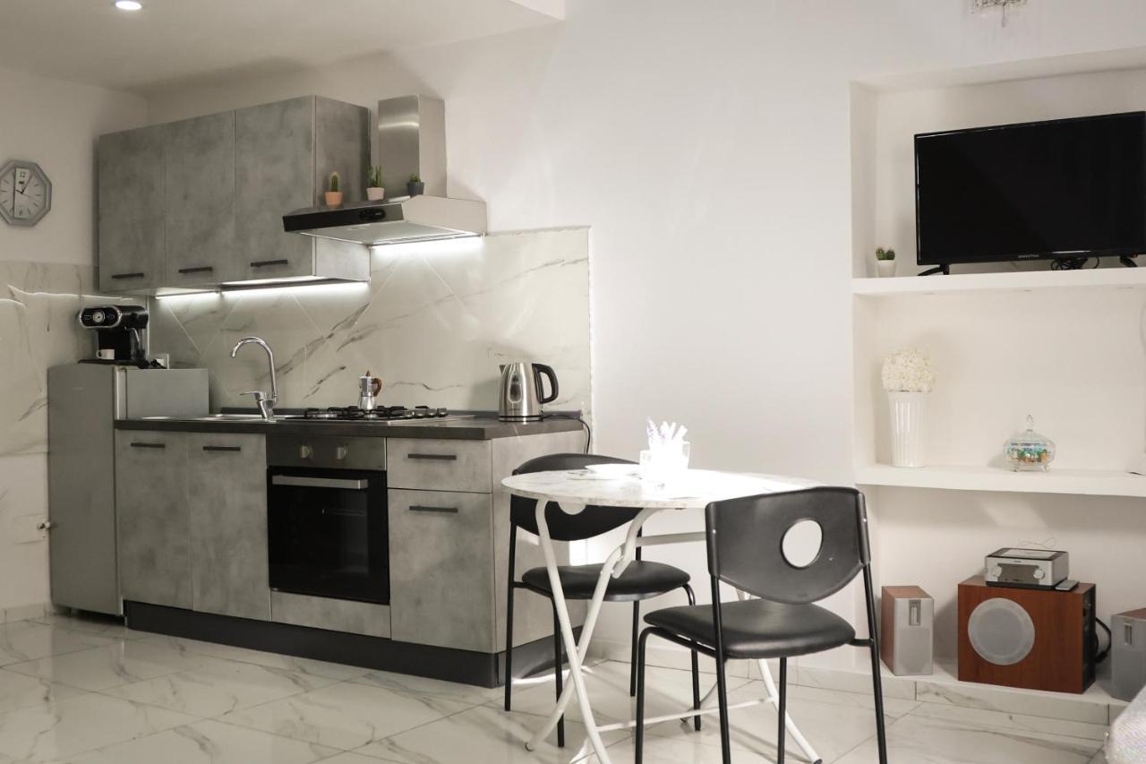Modern By Sasy In The Centre Apartment Naples