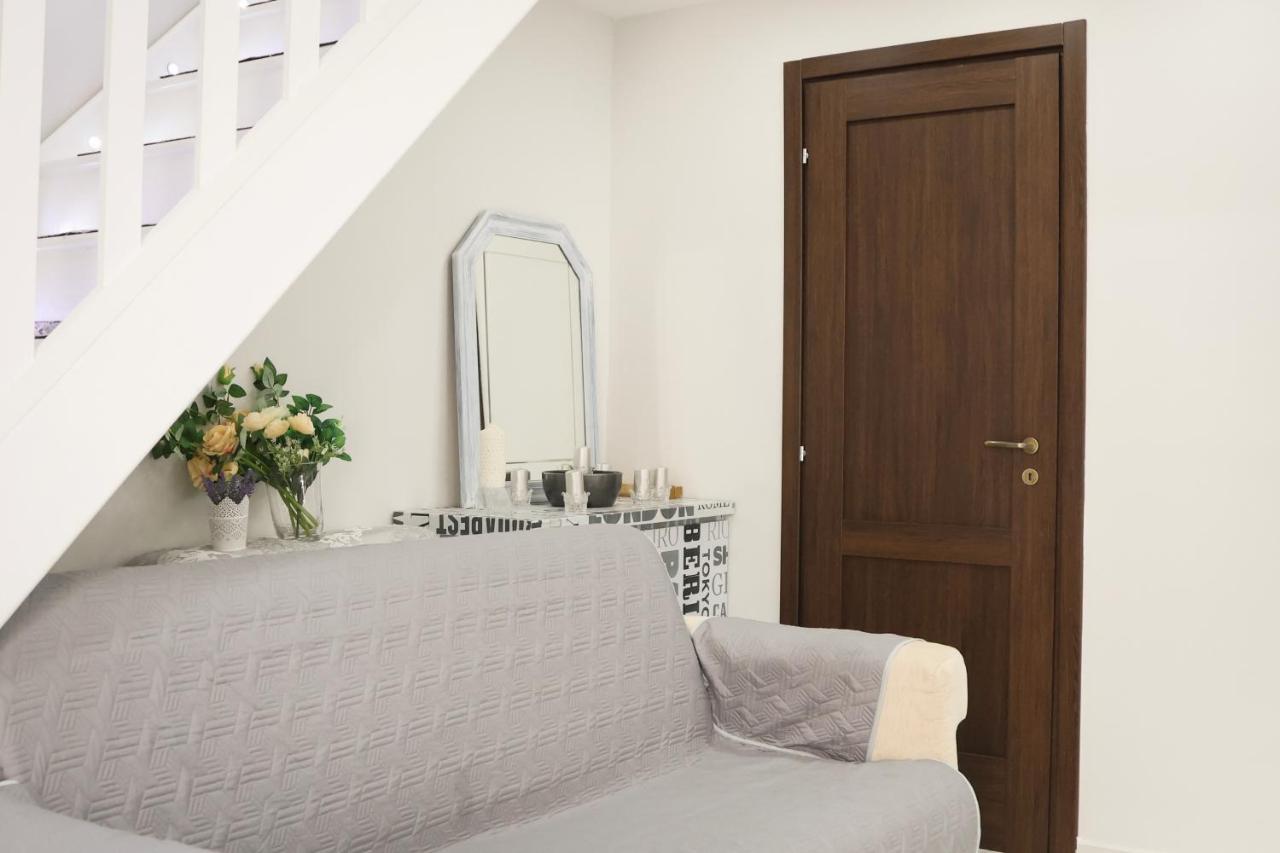 Modern By Sasy In The Centre Apartment Naples